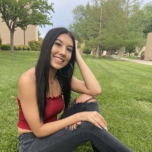 Meet your Posher, Alyssa